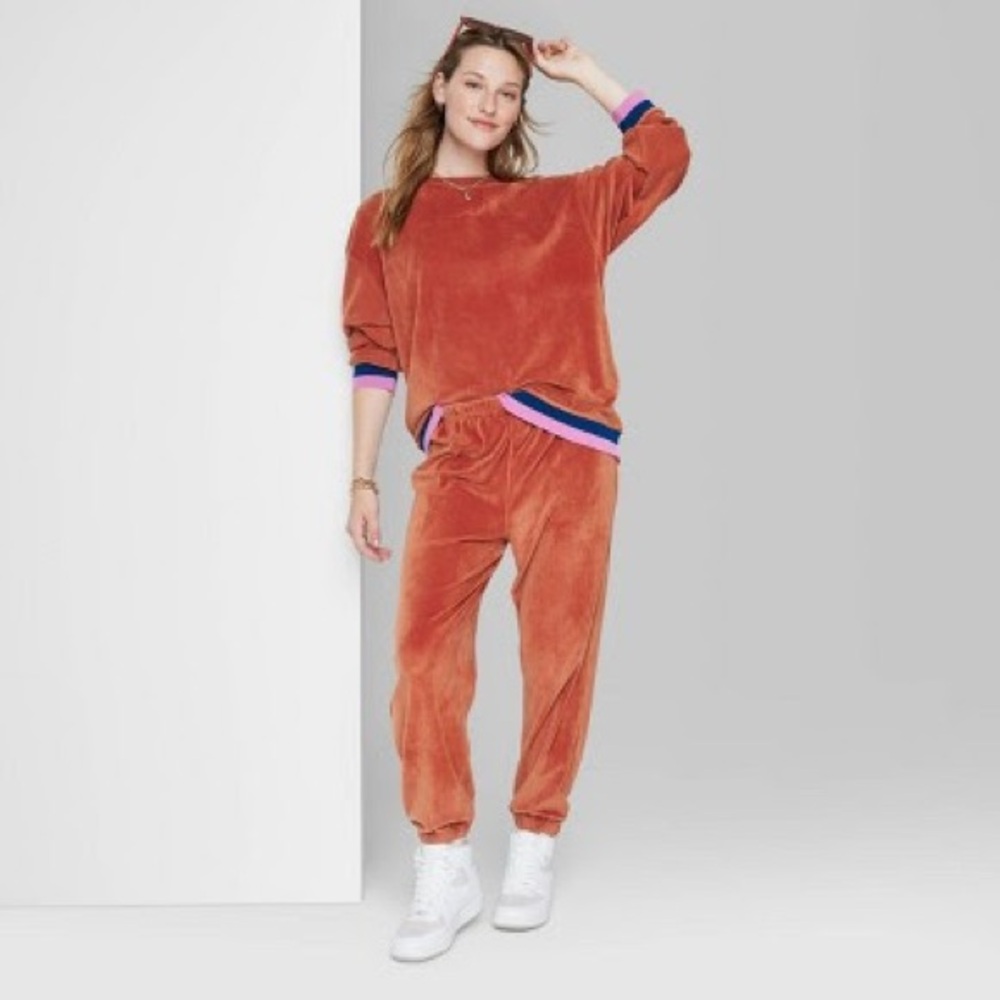 💊 Ascot & Hart | Velour Graphic Pullover & Jogger 💊